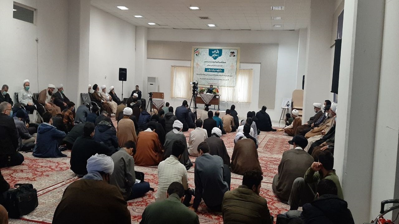 همه ملت ایران بسیجی هستند
