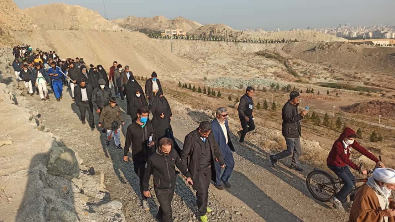 همایش پیاده روی خانوادگی در قم برگزار شد