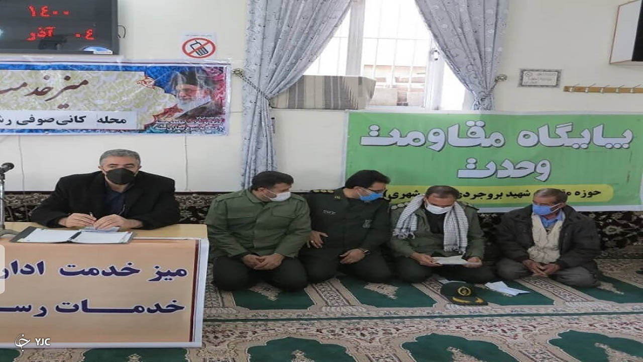 برپایی "میز خدمت جهادی" به مناسبت هفته بسیج در مهاباد