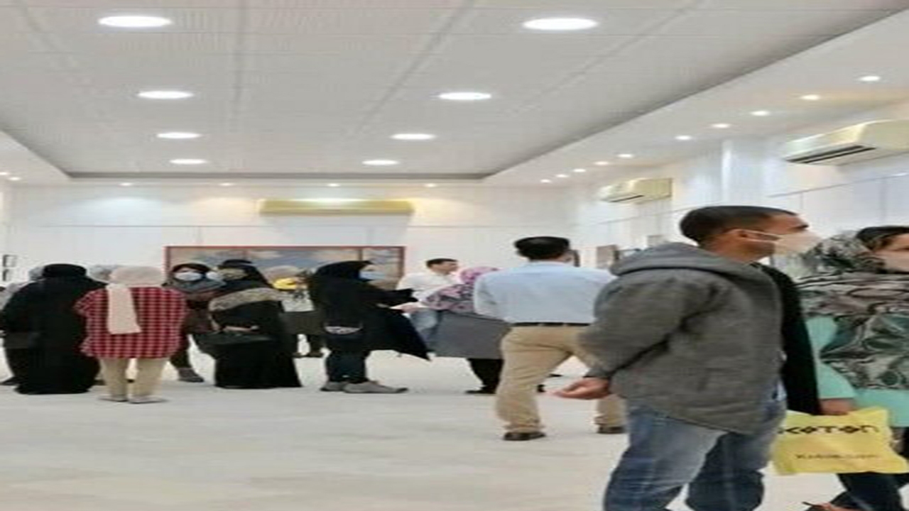 گشایش نمایشگاه هنرهای تجسمی در لارستان