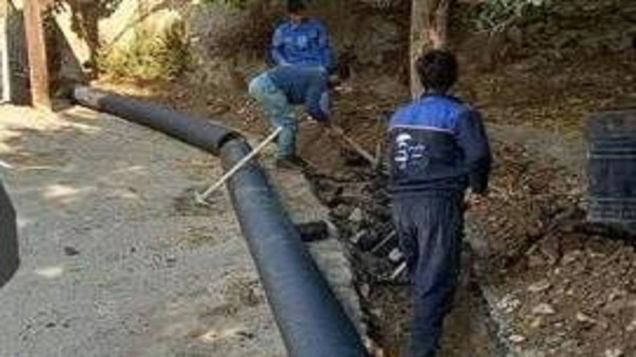 هدایت آب‌های سطحی در محله بیدرخت کلاک بالا