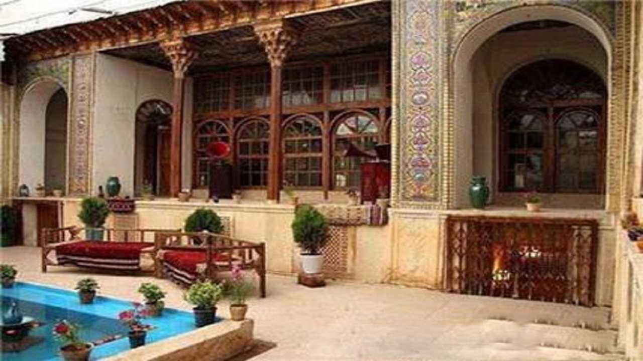 اخذ پروانه بهره‌برداری برای تاسیسات گردشگری قروه ضروری است