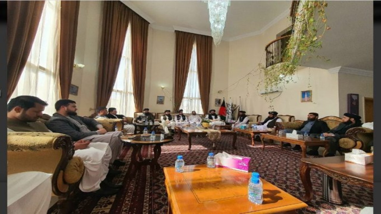 دیدار مقامات طالبان با کارمندان سفارت افغانستان در دوحه