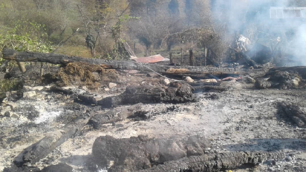 اطفاء حریق در روستای هندوری مازندران + تصاویر