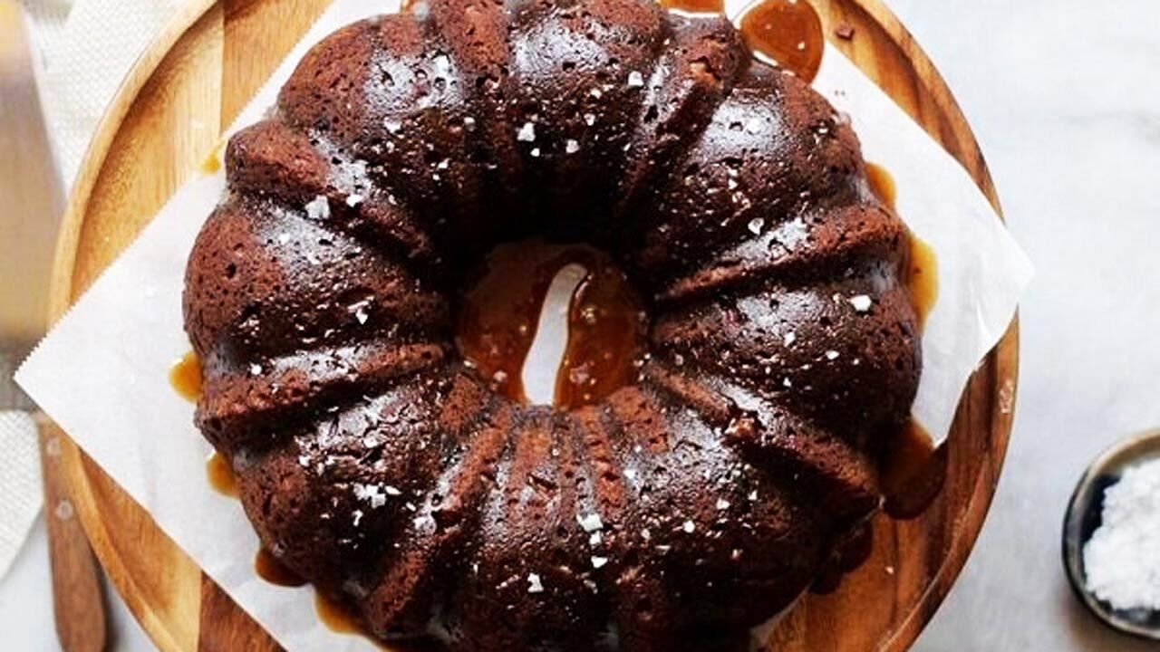 طرز تهیه کیک خرما + فیلم