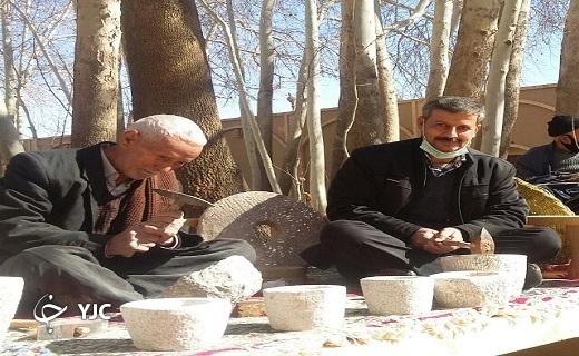 سنگتراشی  هنر بومی شهرستان مهریز/ تلاش هنرمندی مهریزی  برای تداوم هنر بومی