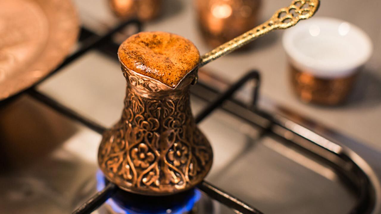 ابتکاری برای جلوگیری از سر رفتن قهوه روی اجاق گاز + فیلم