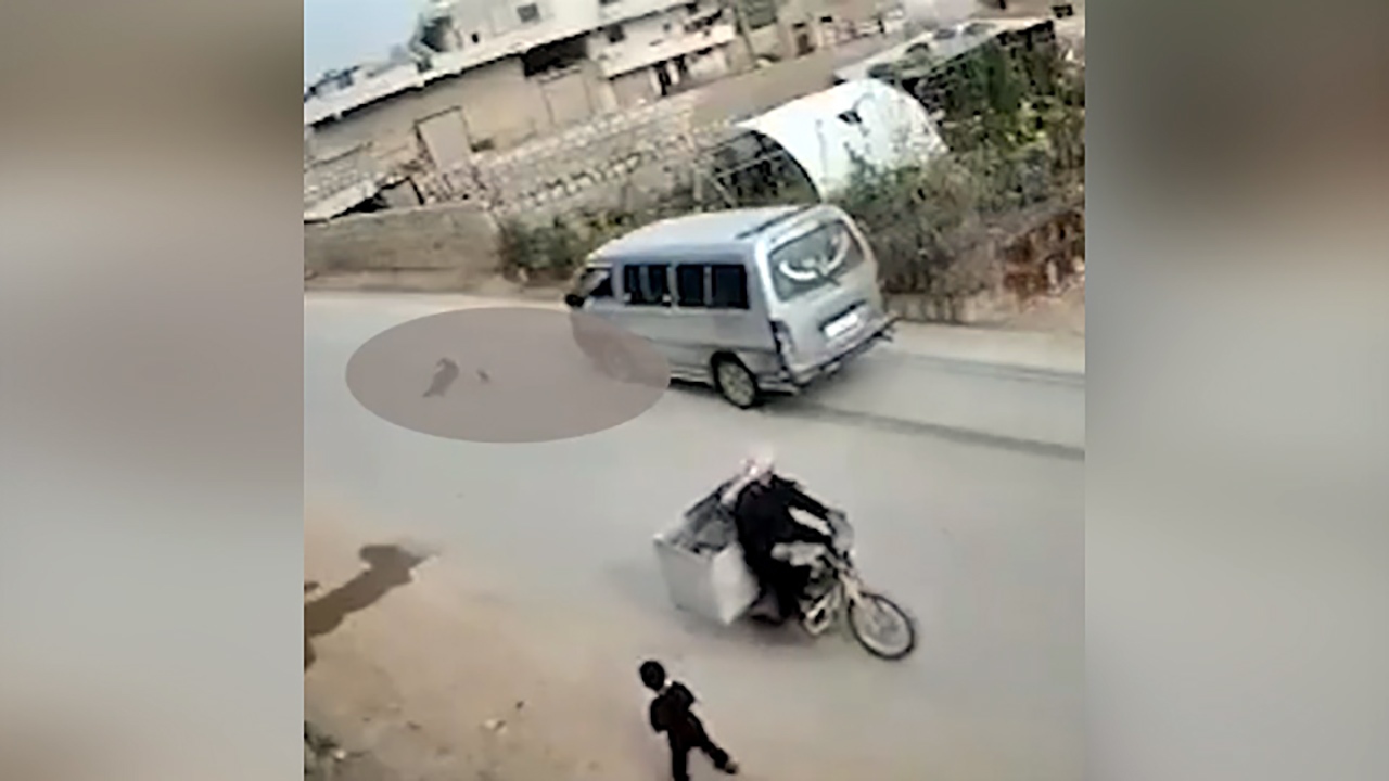 زنده ماندن یک پسربچه پس از تصادف با ون + فیلم