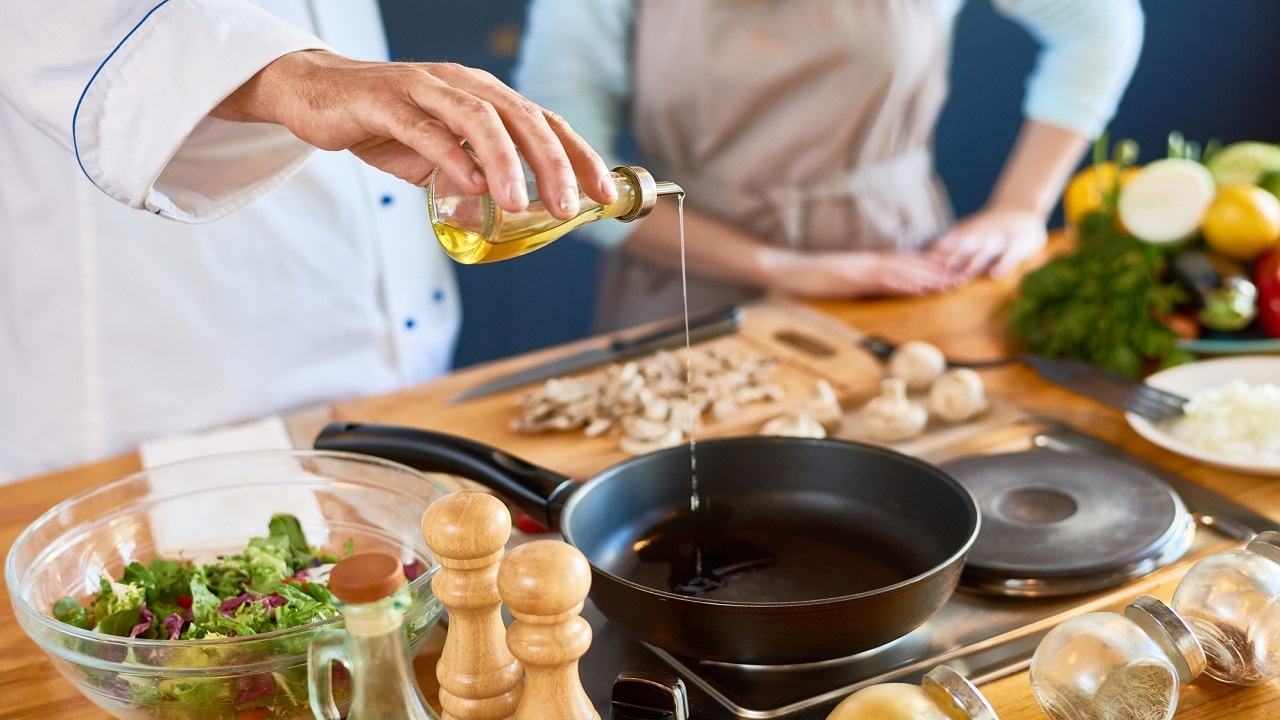 ترفندهایی برای افزایش سرعت عمل در آشپزی + فیلم