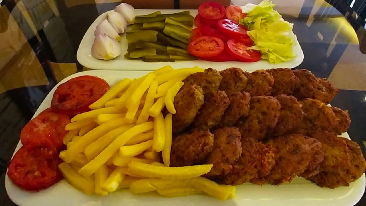طرز تهیه کتلت گوشت و سیب زمینی + فیلم