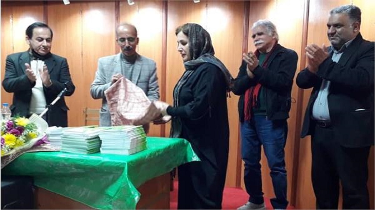 رونمایی کتاب شعر (با نگاه سبز تو شعرهایم جوانه زدند)