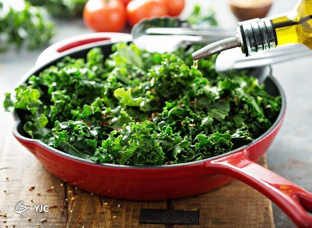 سبزی دارای برگ سبز