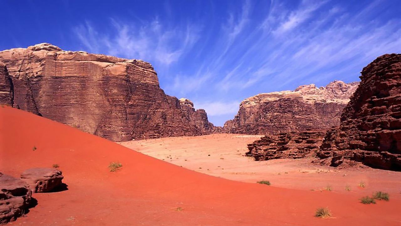 افتتاح یک رستوران در دل کویر + فیلم