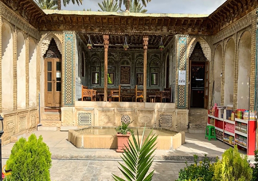 ایوان جنوبی عمارت زینت الملوک ایوان جنوبی عمارت زینت الملوک