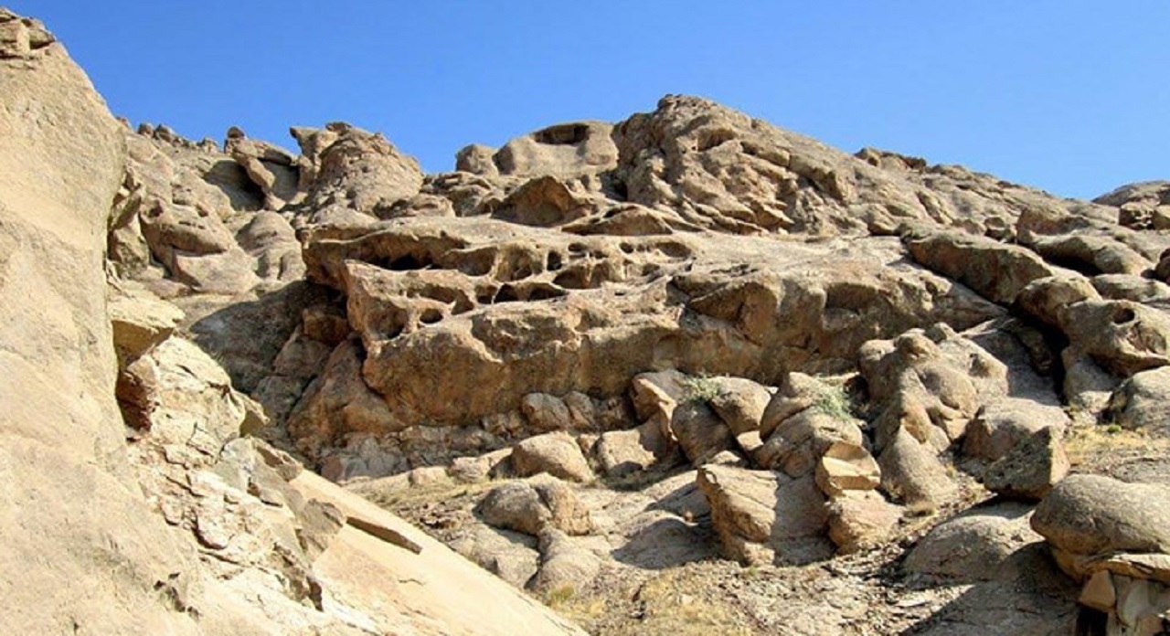 سفری یک روزه به سکونتگاه ارواح سنگی