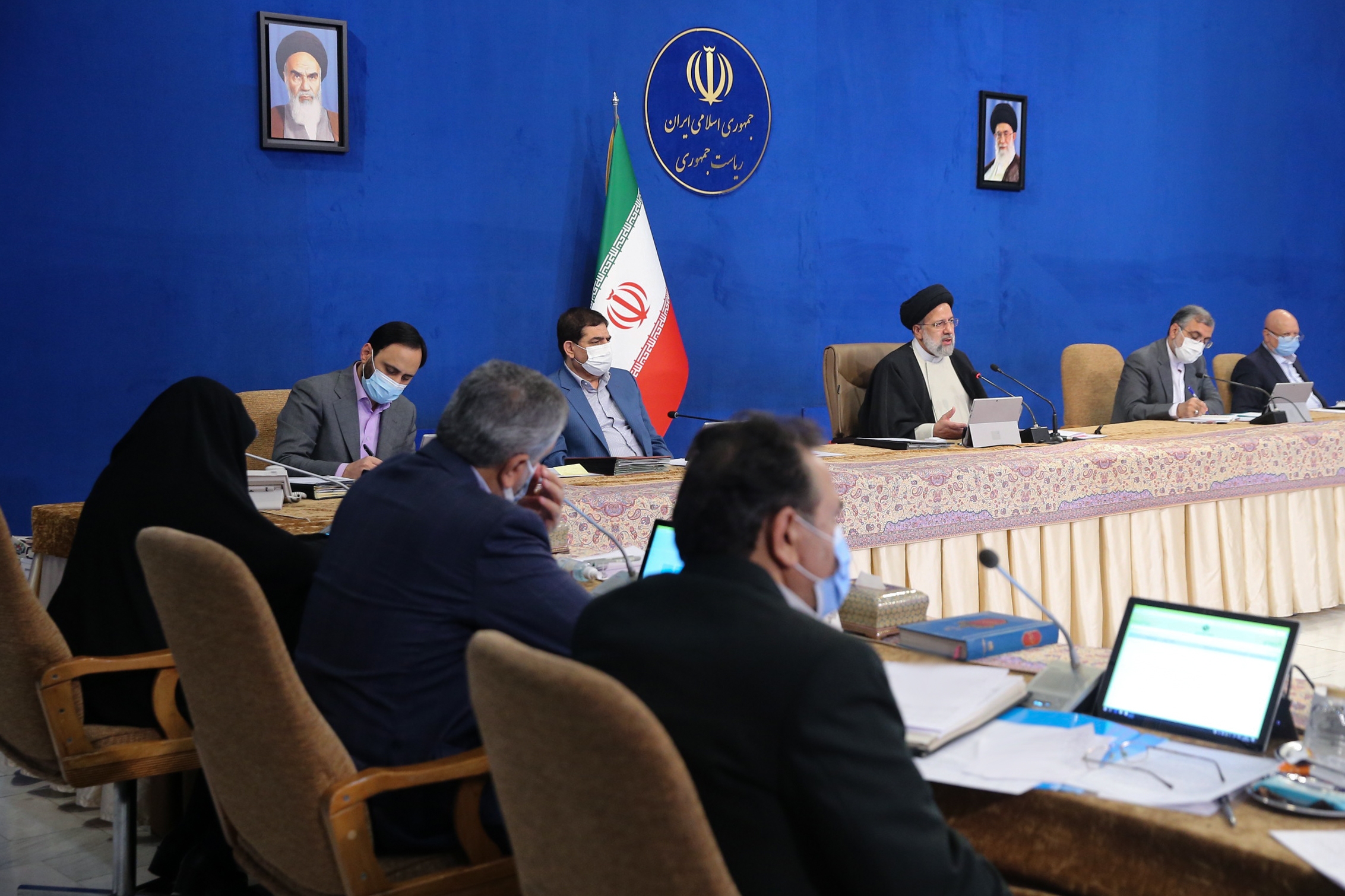 رئیسی: این دولت باید «خوش‌حساب» باشد/ وقتی دولت مقرراتی تعیین می‌کند، همه از آن تبعیت کنند