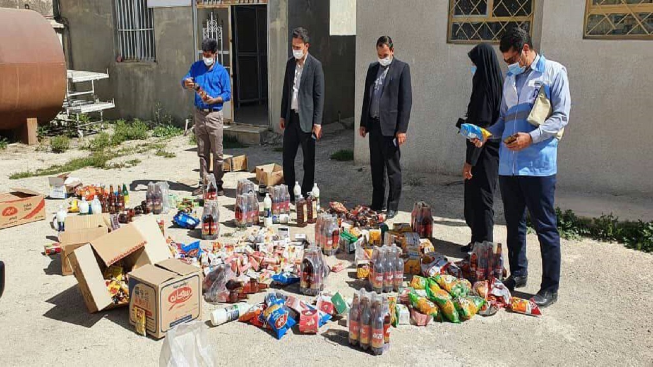 کشف و ضبط بیش از یک تن مواد غذایی فاسد در ایوان