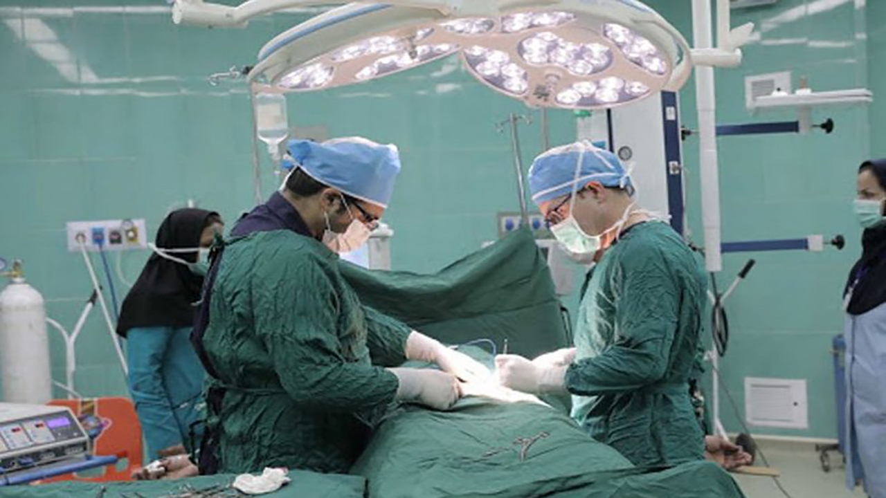 خروج توده ۷ کیلویی از شکم یک بیمار شیروانی