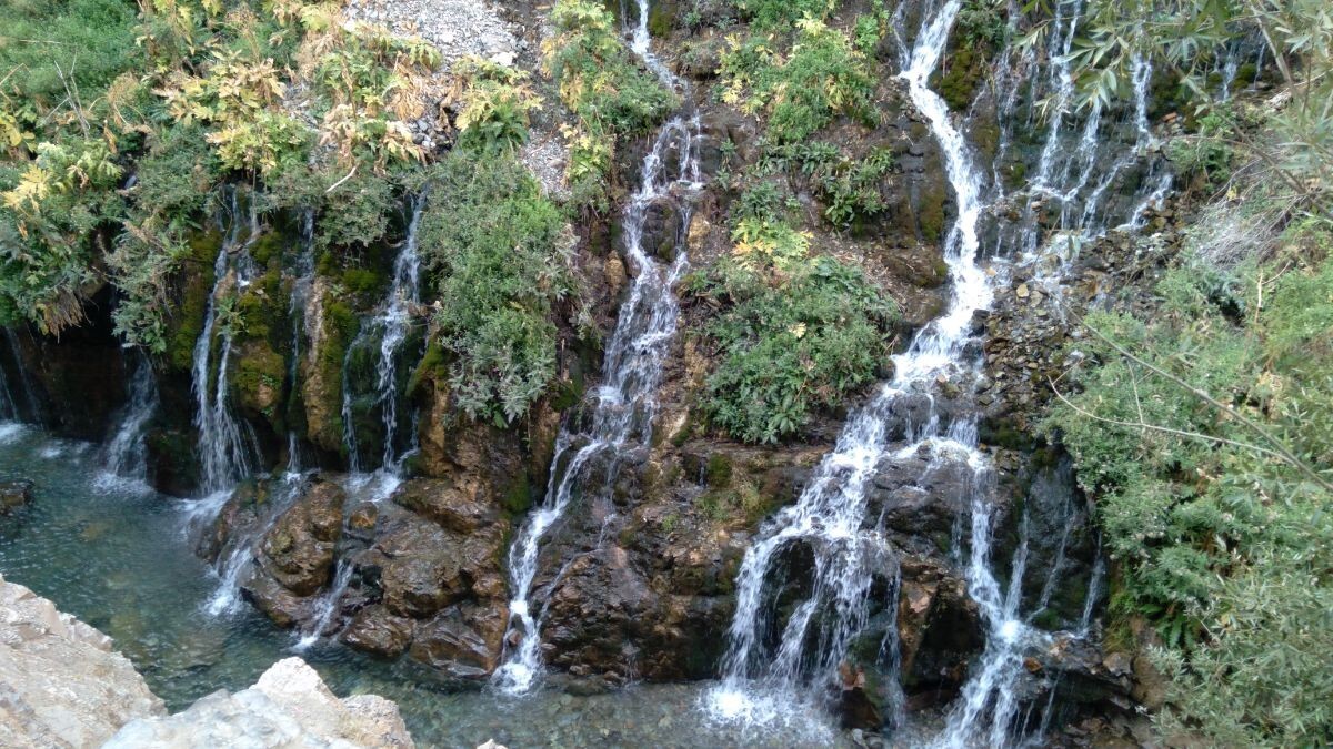 روستای ارنگه در جاده چالوس روستای ارنگه در جاده چالوس