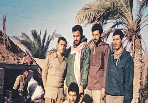 سروقامتی که سلاح فروافتاده برادرش را در دستانش فشرد