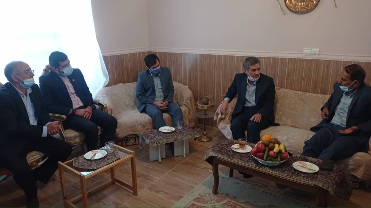 دیدار استاندار فارس با دو هنرمند عرصه نویسندگی و صنایع دستی