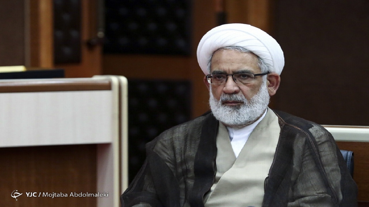 بدون اغماض با اشخاص موثر در اتفاقات بازی فوتبال برخورد شود