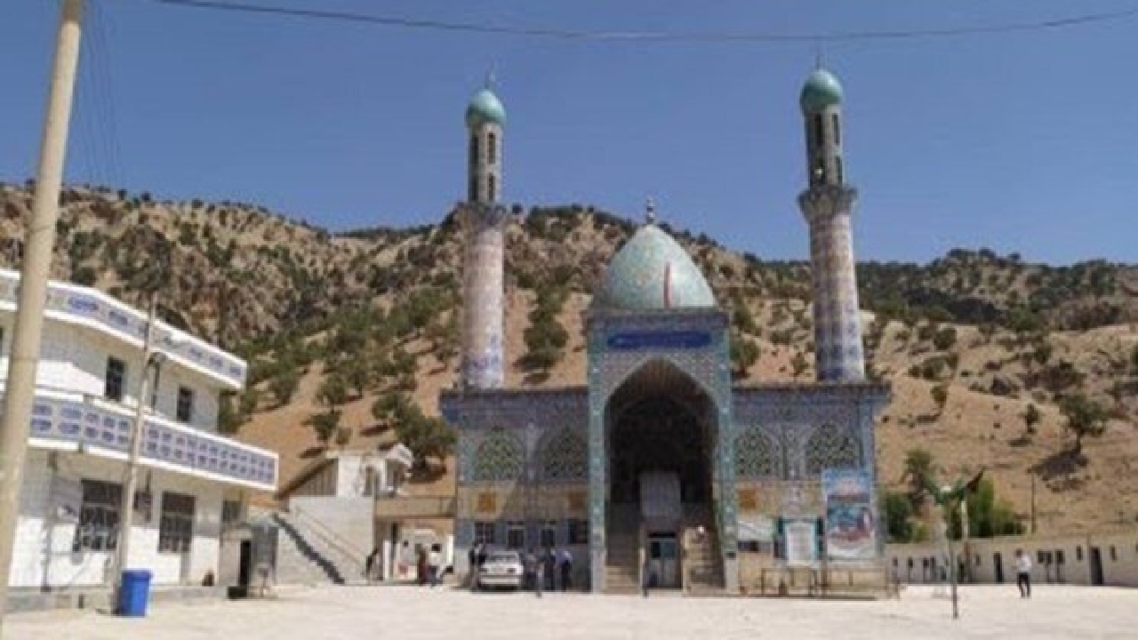 استقبال مسافران نوروزی از بقعه متبرکه امامزاده سید محمود (ع)