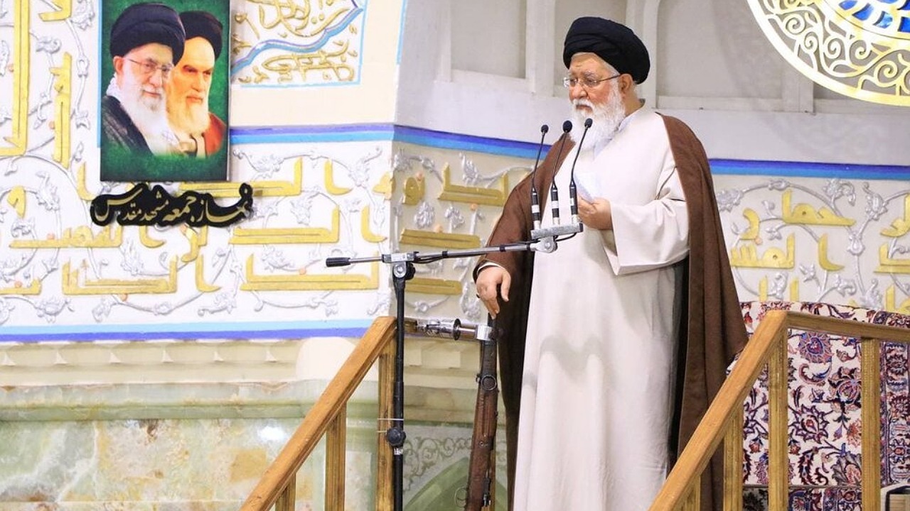 نظام جمهوری اسلامی از یک دولت مردمی برخوردار است