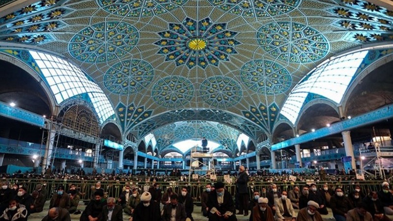 معیشت مردم برای انجام فرایض دینی بسیار اهمیت دارد