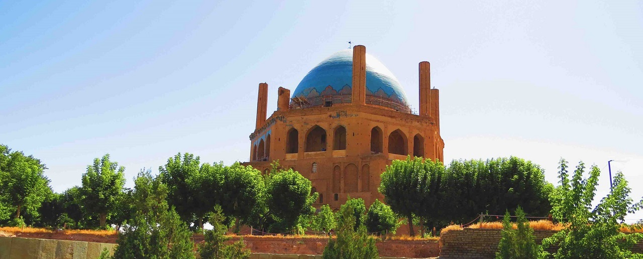 اهتزاز پرچم ایران بر فراز گنبد سلطانیه