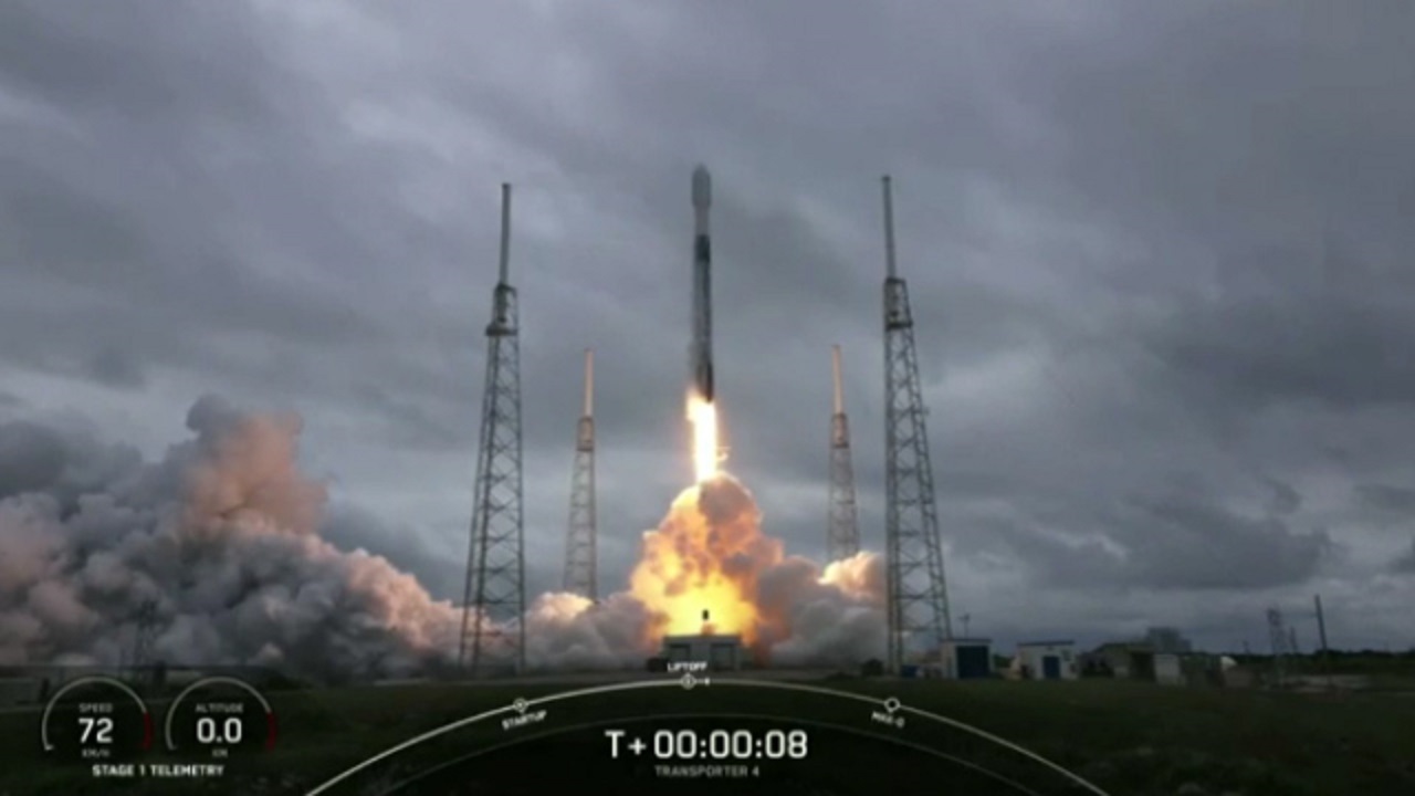 ارسال ماهواره‌ بر Space X به فضا + فیلم