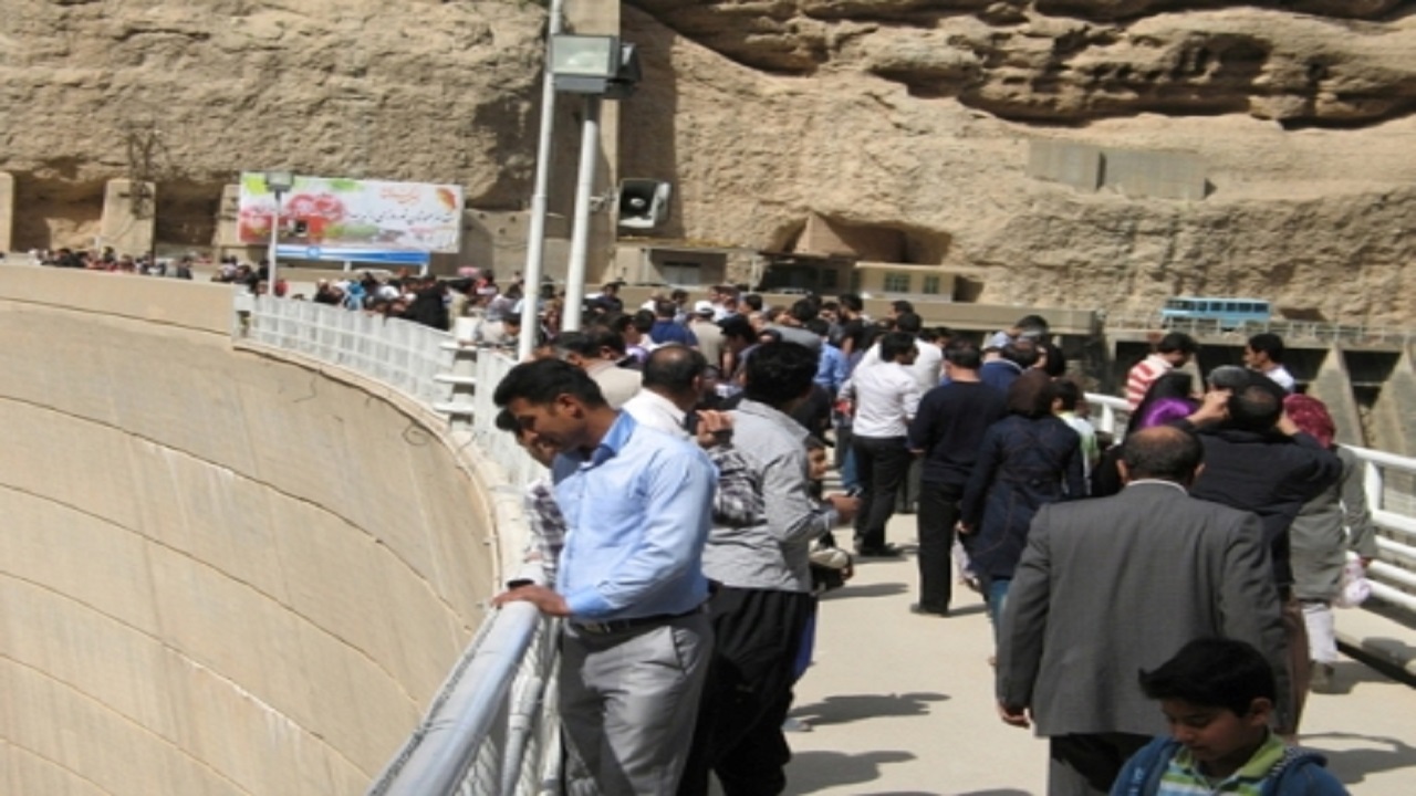 بازدید بیش از ۱۲۰ هزار مسافر از سد دز