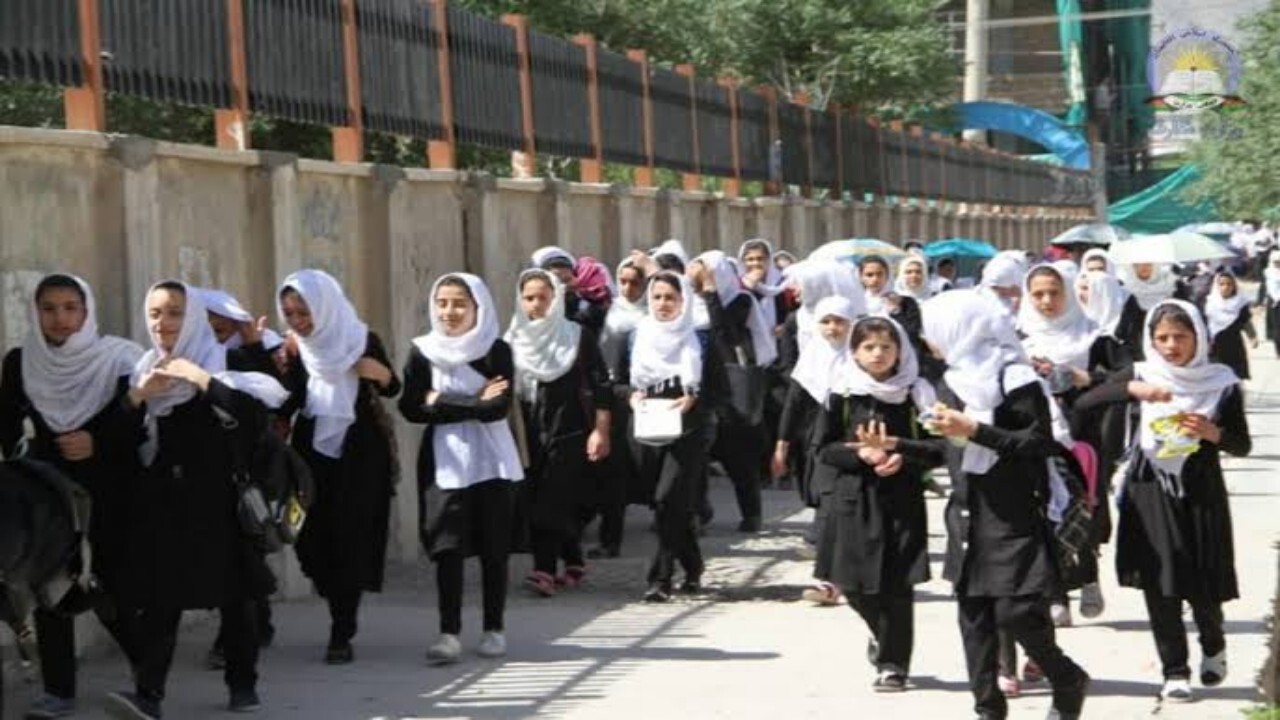 بازگشایی مکاتب دخترانه از اختیارات ریاست طالبان است