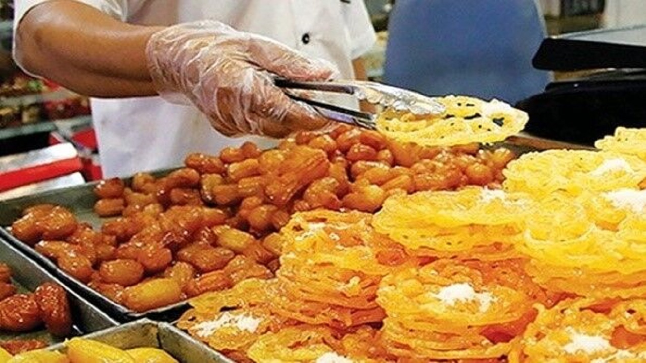قیمت ۵۰ تا ۶۰ هزار تومانی زولبیا و بامیه در همدان