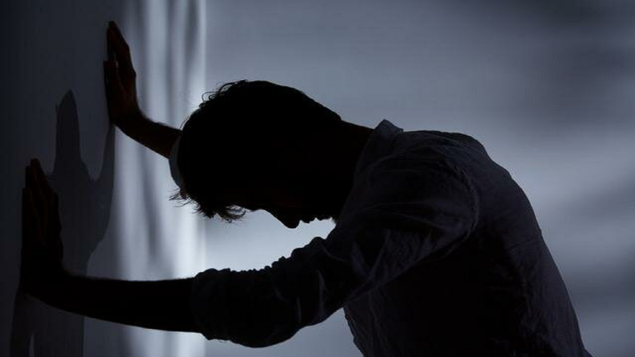 چرا احساس بی‌ارزشی می‌کنیم؟