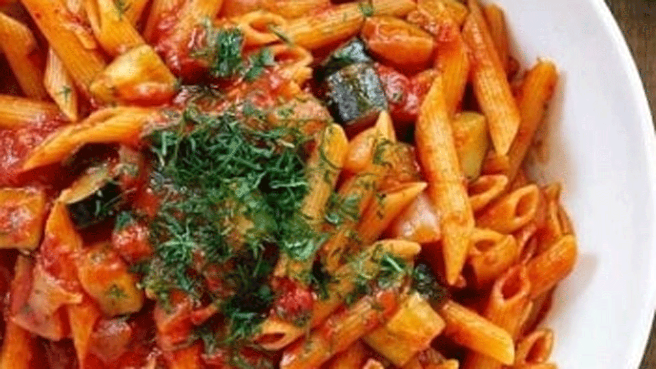 طرز تهیه پاستا با سس گوجه فرنگی + فیلم