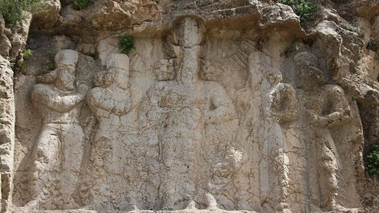 آیا اداره کل میراث فرهنگی فارس از شکستن سنگ نگاره سراب بهرام اطلاع دارد؟