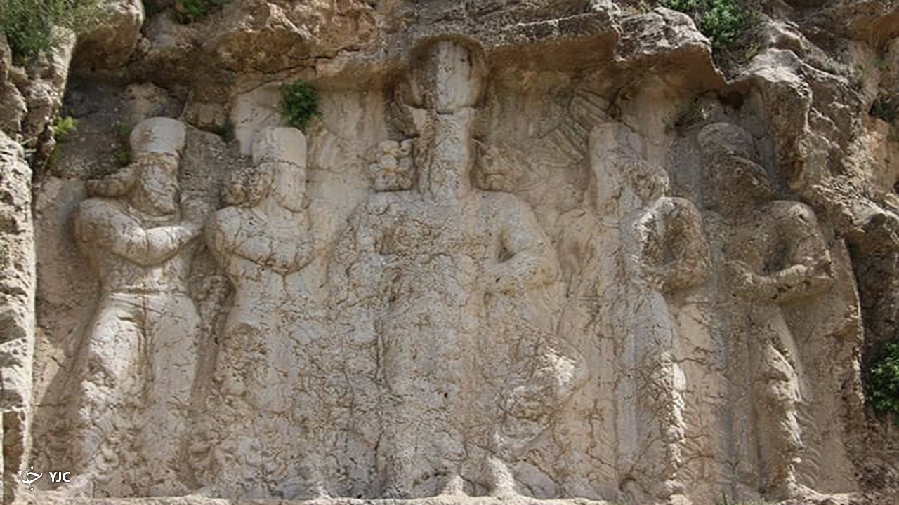 سنگ نگاره سراب بهرام در نورآباد سنگ نگاره سراب بهرام در نورآباد