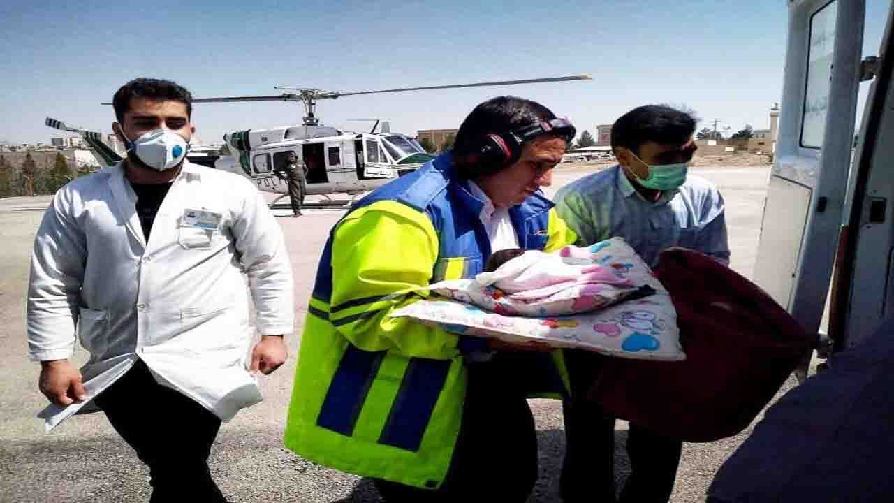انتقال کودک ۵ ماهه با مشکلات تنفسی توسط اورژانس هوایی