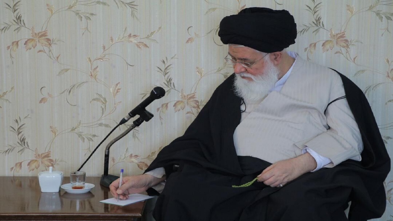 ایستادن به پای انقلاب هزینه دارد