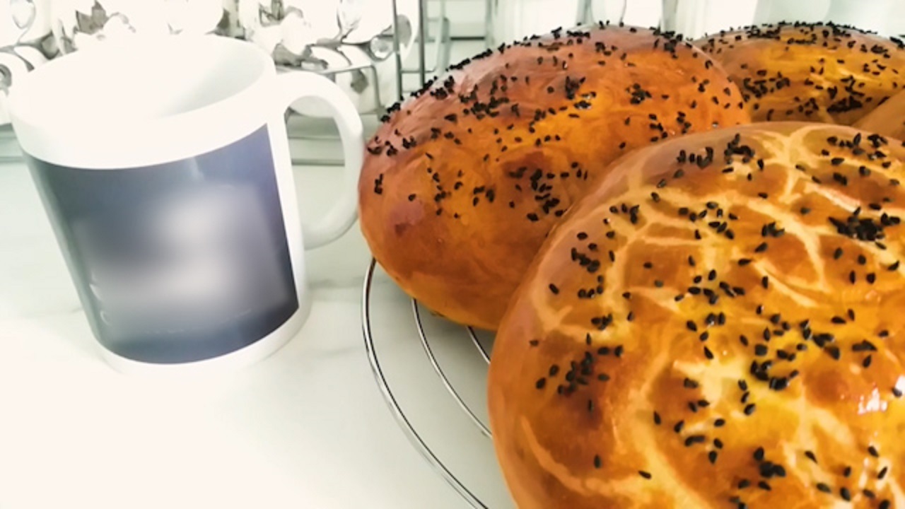 آموزش پخت نان فطیر مغزدار برای افطار + فیلم