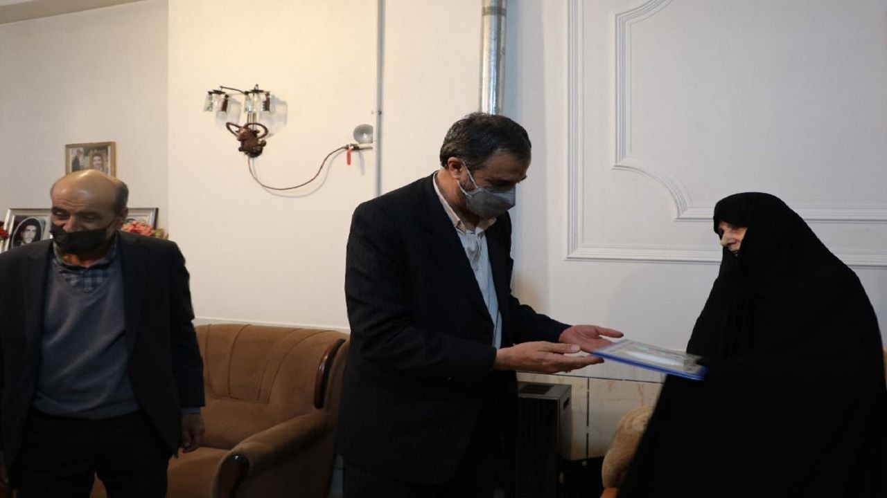 خانواده شهدا در انقلاب اسلامی یک گنجینه ارزشمند محسوب می‌شوند