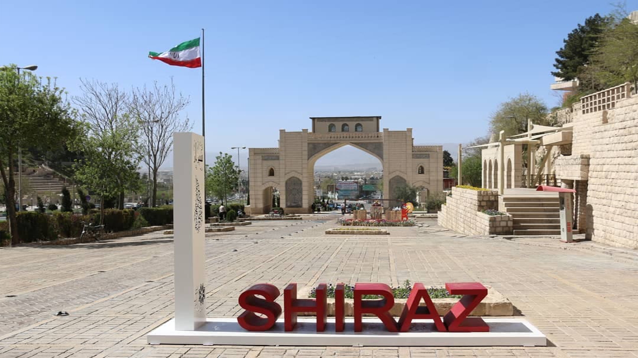 نصب المان‌ها فاخر شهری در راستای معرفی فرهنگ و هویت شیراز