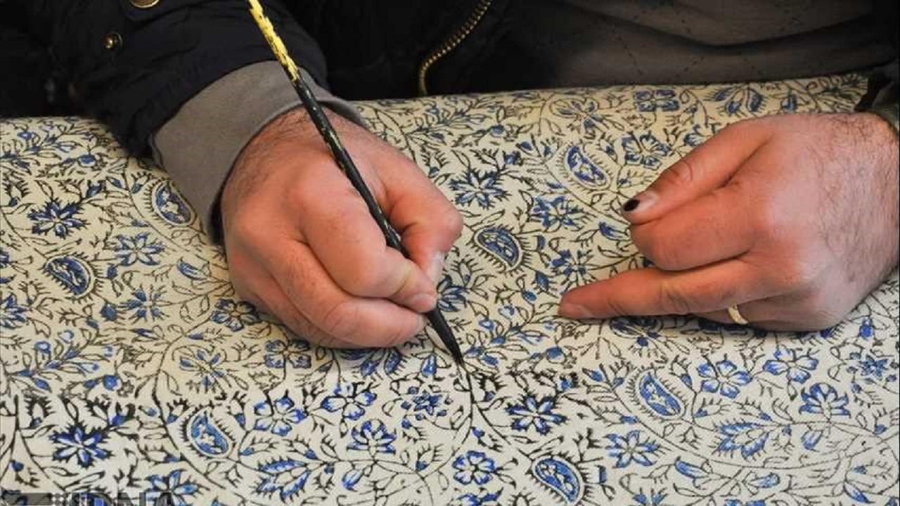 قلمکاری؛ هنری که اصالتِ اصفهان را روی پارچه نقش می‌بندد