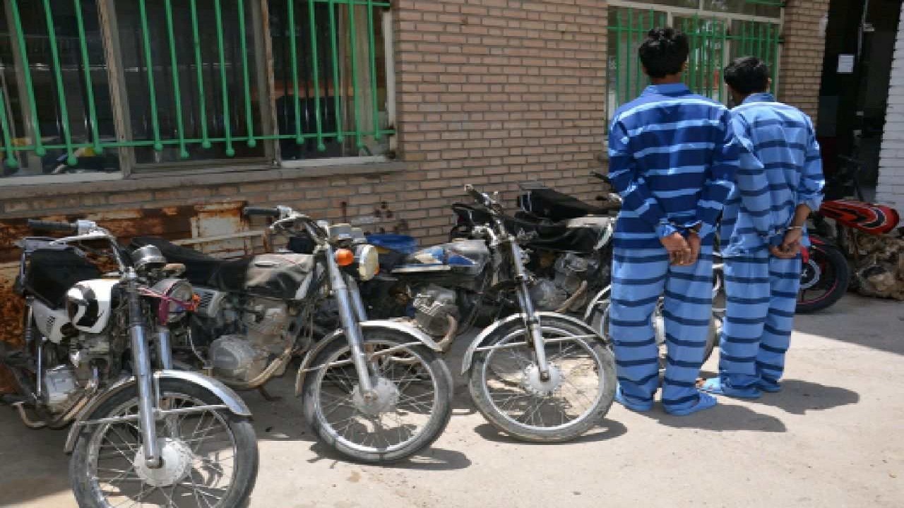 دستگیری سارق و کشف ۳ دستگاه موتورسیکلت مسروقه در ابهر