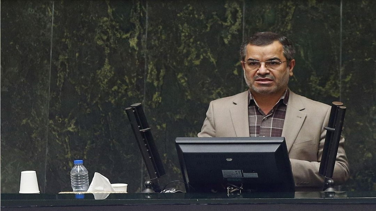 ساعت کاری معلمان همراه با سایر کارمندان کاهش یابد