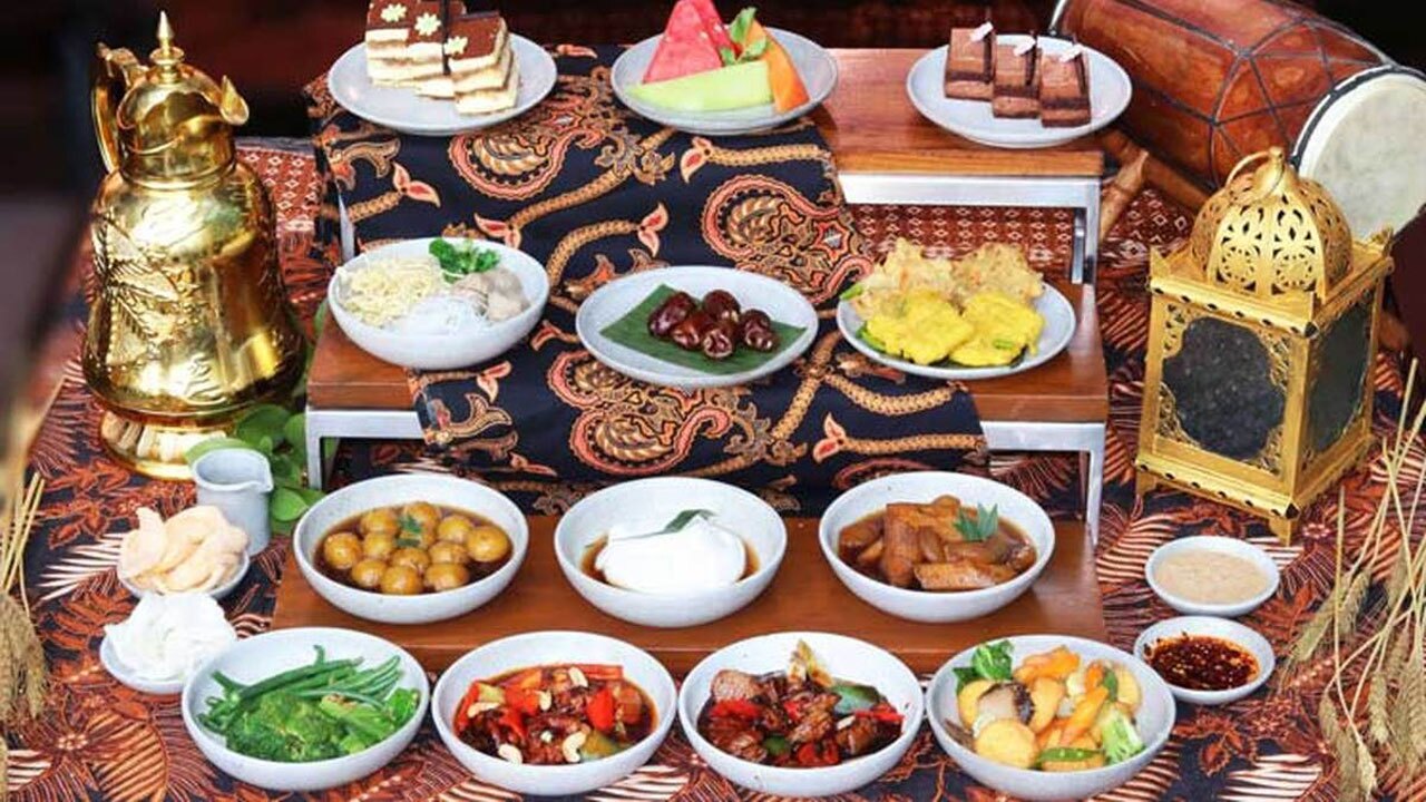 مصرف کدام خوراکی‌ها در وعده سحری روزه‌دار را بیشتر تشنه می‌کند؟ + فیلم