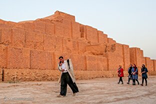 کاخ آپادانا و چغازنبیل