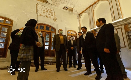 نمایی از فضای داخلی خانه تاریخی زعیم