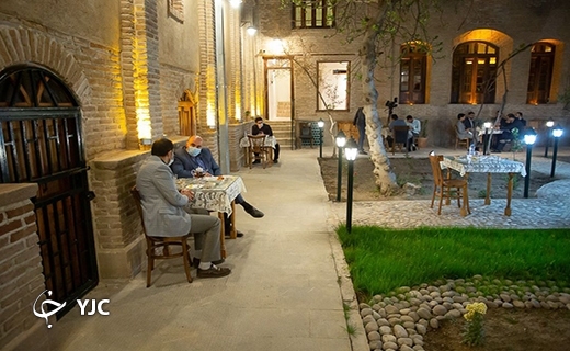 محوطه حیاط خانه تاریخی زعیم